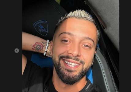 Gjesti i revoltuar me estradën: Ma keni prishë veshin me tallava moderne (VIDEO)