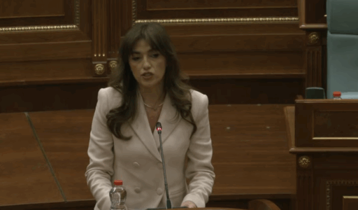 Haxhiu në fjalimin e parë si kryetare e Kuvendit përmend gjykimin në Hagë: Presim që ish-krerët e UÇK-së të kthehen sa më parë