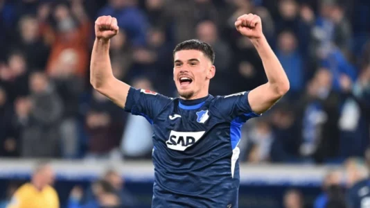 Albian Hajdari dhuron asistim mahnitës ndaj Kolnit