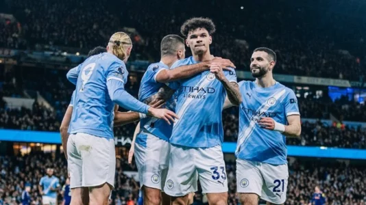 Man City i bëhet hije Arsenalit, e mund edhe Newcastle Utd