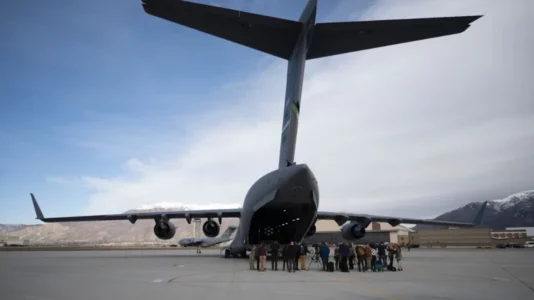 Historike, ushtria amerikane transporton nga ajri një reaktor bërthamor