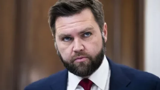 “Do ta vras me armën time automatike”, një burrë kërcënoi zëvendëspresidentin amerikan