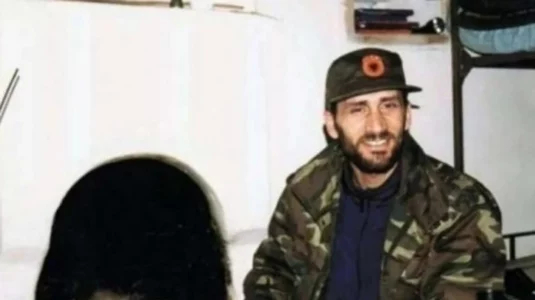 “Fisnike, UÇK-ja është e pamposhtur”, publikohen pamje para nisjes së heroit Agim Ramadani në luftë