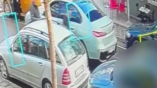 Momenti kur Egli Pashollari vritet me thikë nga Gazment Buçpapaj dhe bashkëshortja e tij