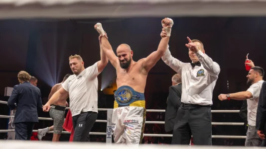 Labinot Xhoxhaj e nokauton keq Seifkhanin dhe mbron titullin evropian EBU