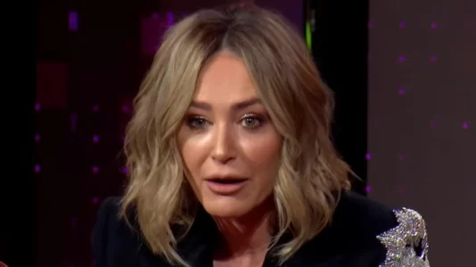 E prezantoi si Anita Muçaj Haradinaj, reagon kjo e fundit: Mos ma shtoni më atë mbiemër, unë jam Anita Haradinaj