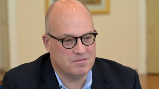 Moore: Edhe nëse numri i trupave amerikane zvogëlohet, NATO mbetet e pranishme në Kosovë