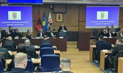 Rama s’është i pranishëm në seancë, Vetëvendosje thotë se nuk do ta votojë buxhetin e Prishtinës