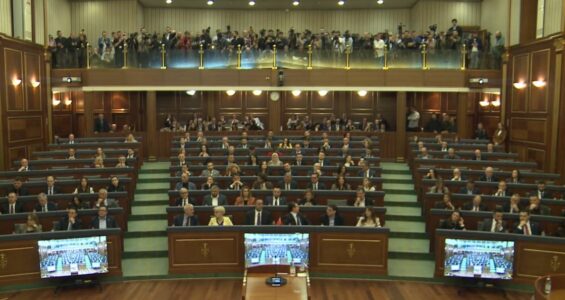 PDK dhe LDK kundërshtojnë zgjedhjen e Albulena Haxhiut për kryetare të Kuvendit