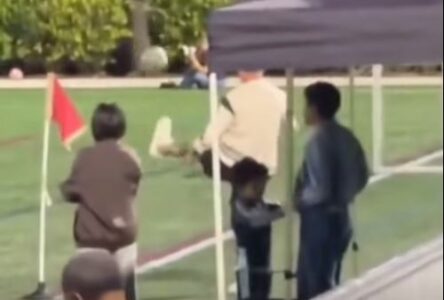 Shkoi për të parë ndeshjen e djemve të tij, ja çfarë bëri Messi kur i erdh topi në këmbë