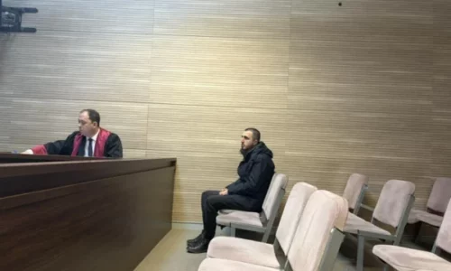 Prokurori Special kërkon shpalljen fajtor të mësuesit për përdhosje të simboleve kombëtare në shkollë