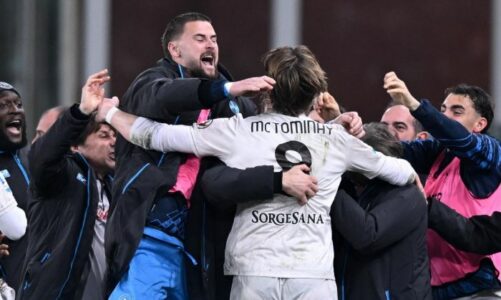 Fati i “buzëqesh” Napolit, e mposht Genoan në frymën e fundit