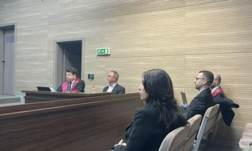 Ish-kryeshefi i KEK-ut Nagip Krasniqi në sallën e gjyqit për akuzat për keqpërdorim të detyrës zyrtare