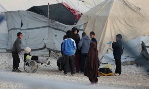 44 shqiptarë janë ende në Siri, 10 burra xhihadistë në burg, 7 gra dhe 17 fëmijë jetojnë në kampe