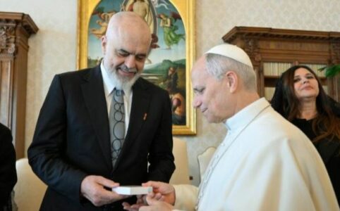 Edi Rama takohet me Papa Leon XIV