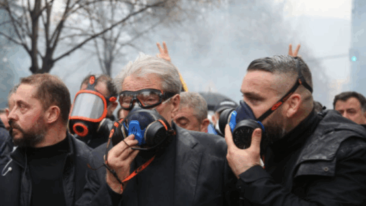 Berisha paralajmëron sërish protestë më 17 prill: Rama ka vetëm një rrugë – dorëheqjen