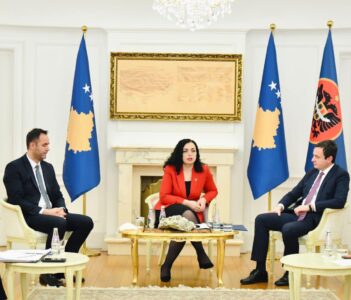 Kurti pritet ta propozojë Konjufcën për president, refuzon Osmanin