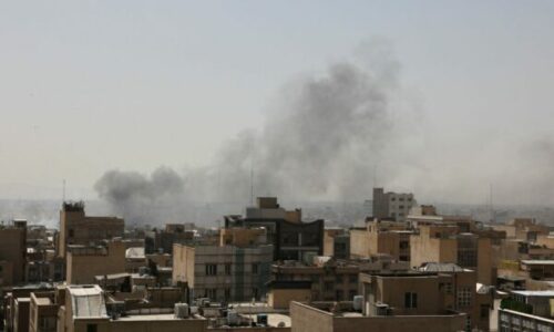 Presidenti iranian paraqet tri kërkesa për t’i dhënë fund luftës