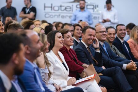 Japin dorëheqje kryetarja, kryesia dhe krejt anëtarësia e partisë GUXO në Deçan