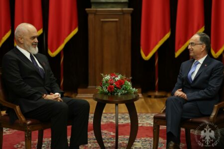 Rama takohet me Begajt, dorëzon ndryshimet në qeveri