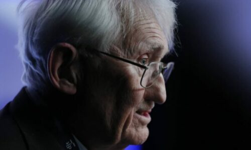 Shuarja e filozofit gjerman Habermas në moshën 96 vjeçare, ai kishte mbrojtur bombardimet e NATO-s në vitin 1999