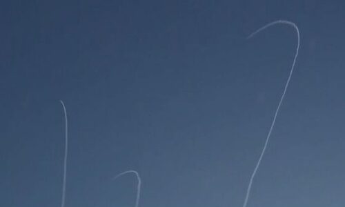 Alarm në Tel Aviv nga raketat iraniane – Izraeli kundërpërgjigjet me “valë të gjerë sulmesh” në Teheran dhe Bejrut