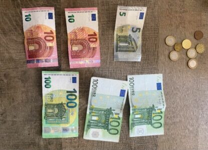 Gjeti kuletën me mbi 300 euro, 28-vjeçarja nga Shtimja e dorëzon në polici