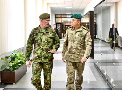 Takimi i Ulutas me shefin e ushtrisë serbe në Beograd, KFOR: Pjesë e komunikimeve të rregullta, diskutime për shumë tema