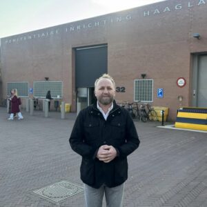 Abelard Tahiri viziton Thaçin në Hagë: Po e përballon padrejtësinë me krenari