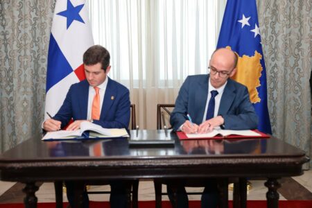 Kosova dhe Panama heqin vizat për pasaportat diplomatike