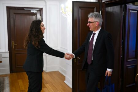 Osmani takon ambasadorin gjerman, theksohet partneriteti strategjik