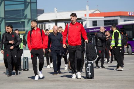 Kuqezinjtë nisen drejt Varshavës, Shqipëria e gatshme për ndeshjen me Poloninë