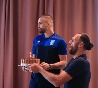 “Plani ishte ta prisnim tortën në drekë, por e lamë për desert” – Urimi epik i FFK për ditëlindjen e Zhegroves