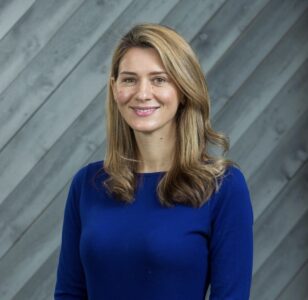 E jashtëzakonshme: Shqiptarja Drena Kusari emërohet në një nga pozitat më të larta në Microsoft