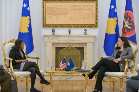 Ambasadorja amerikane i shkon sërish në zyre Vjosa Osmanit