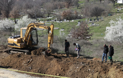 Identifikimi i mbetjeve mortore merr deri në një vit kohë
