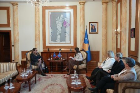 Haxhiu pret në takim Shefen e Zyrës së KE-së, flasin për zhvillimet politike në vend