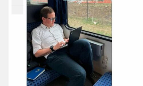 Zëvendësambasadori gjerman udhëton me tren nga Prishtina në Pejë