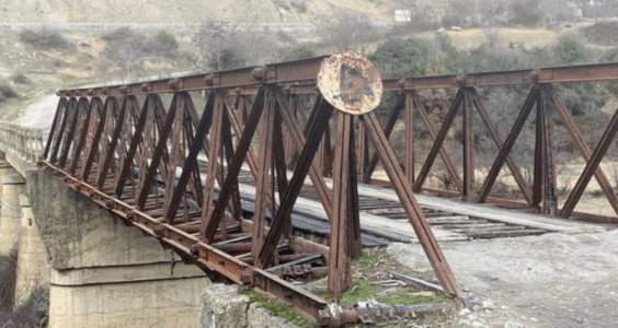 Policia jep detaje për gruan që ra nga “Ura e Moglicës”