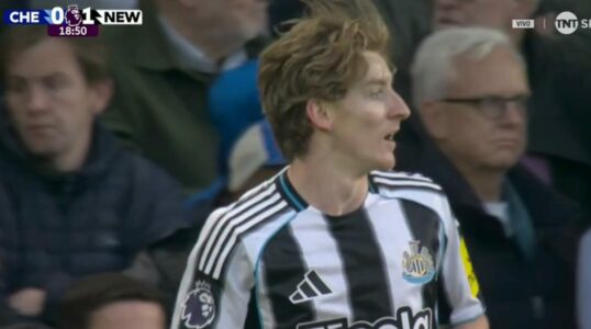 Newcastle në avantazh ndaj Chelsea