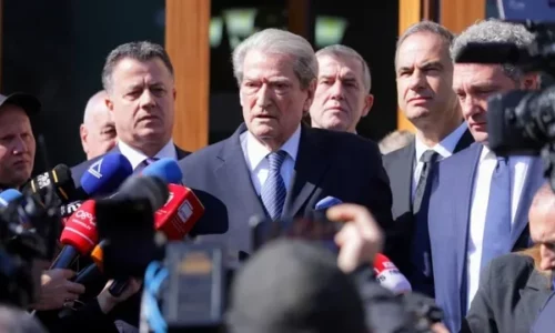 Berisha paralajmëron protestën e radhës: Më 22 mars të gjithë në Tiranë