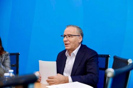 Hamza: Heqja e masave të BE-së e vonuar, qytetarët nuk duhet të ndëshkoheshin për papërgjegjësinë e Qeverisë