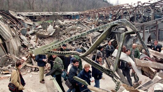 Përvjetori i bombardimeve të NATO-s në Serbi shoqërohet me dezinformata e mesazhe të kriminelëve të luftës