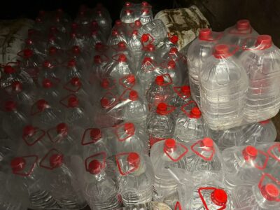 U kontrabandua nga Serbia, Dogana zbulon 1000 litra etanol në Prizren