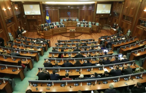 Kushtetuesja i jep afat shtesë Kurtit për presidentin, dekreti i Osmanit s’prodhon asnjë efekt juridik