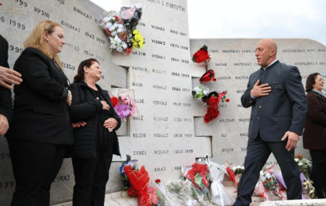 Haradinaj kujton viktimat e 29 marsit: Shteti i Kosovës fitoi me gjak dhe sakrificë, e vërteta nuk mund të shtrembërohet