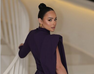 Egli Tako shkëlqen në paraqitjen e fundit me fustan vjollcë!