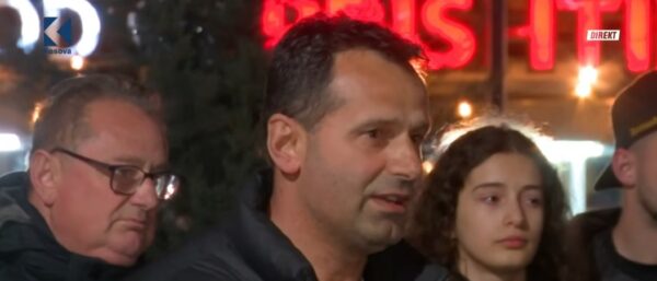 Familja e Albion Rrahmanit pret fitore ndaj Sllovakisë: Të na bëjnë krenarë