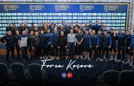 Kurti e publikon një foto me lojëtarët e Kombëtares: Gjithçka e jona është sonte në stadium