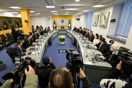 Qeveria e Kosovës ndan 500 mijë euro për kosovarët që janë prekur situata e sigurisë në Lindjen e Mesme